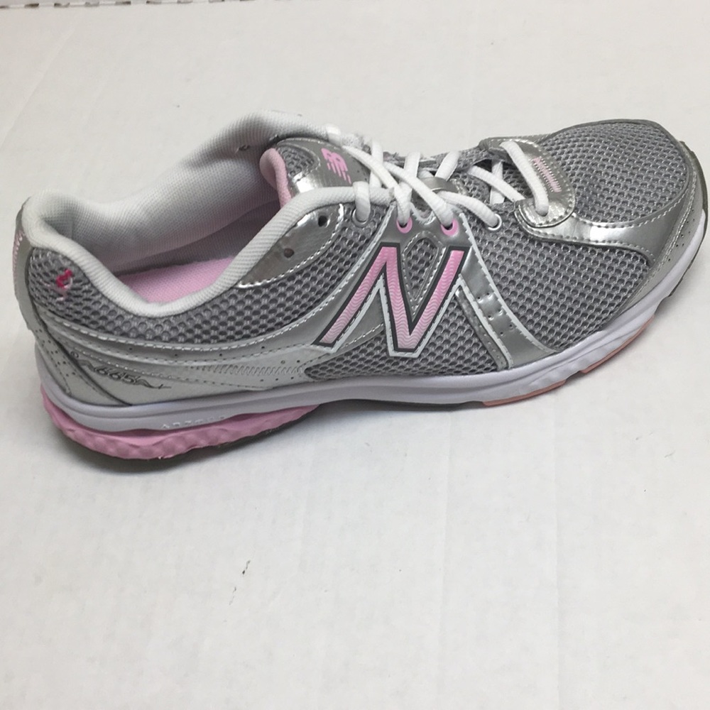 New Balance Komen for the cure Size 8.5